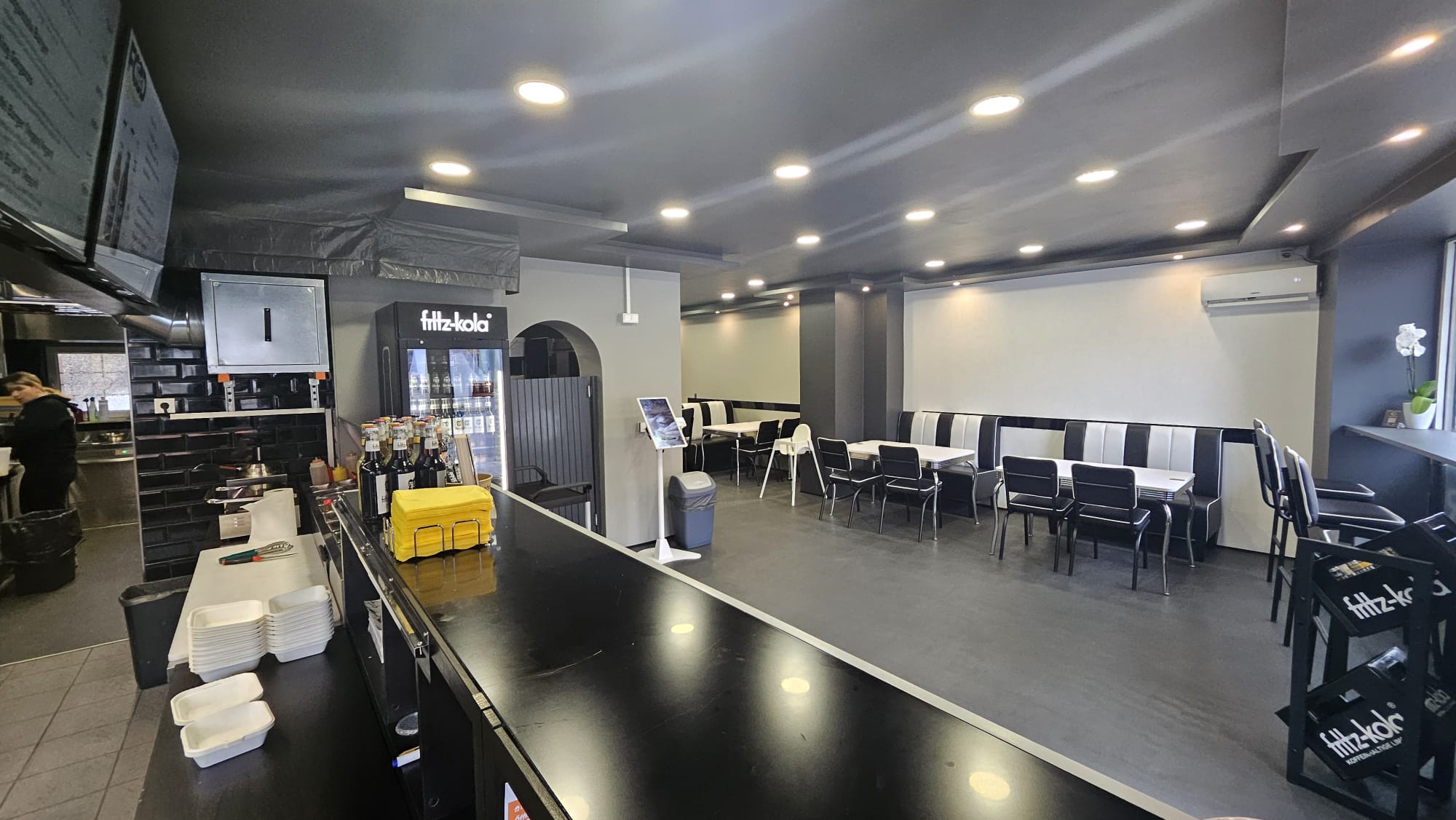Galery Image